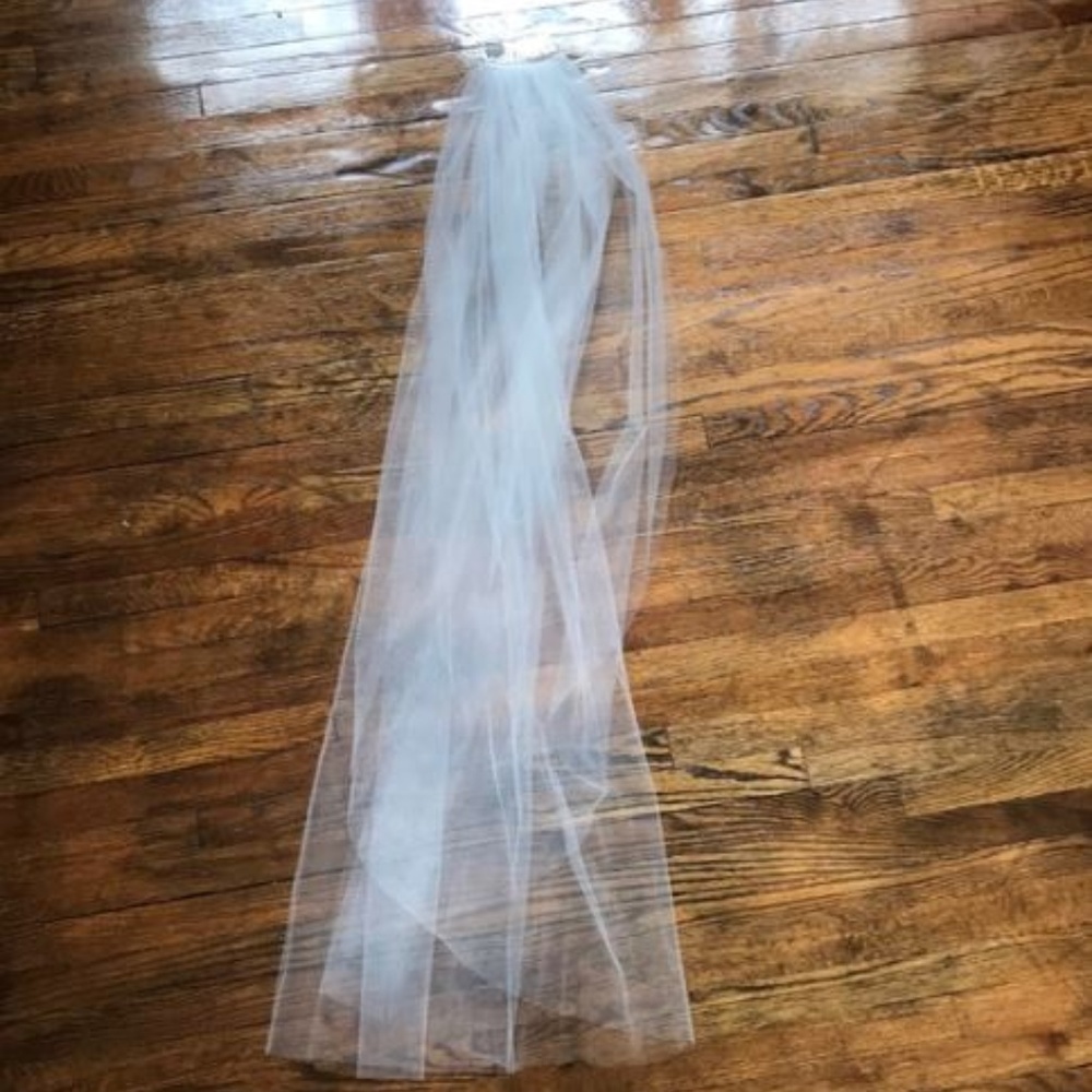 David's Bridal Ivory One Tier Tulle Fingertip Veil